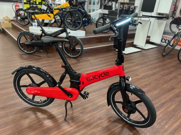 Gocycle G4i+ Plus Rot Carbon Schutzbleche Beleuchtung